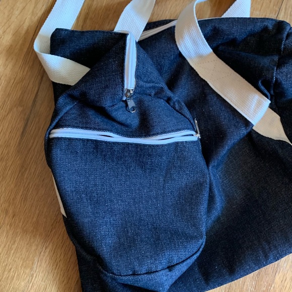 Meet Me At The Barre duffle bag - Picture 2 of 3